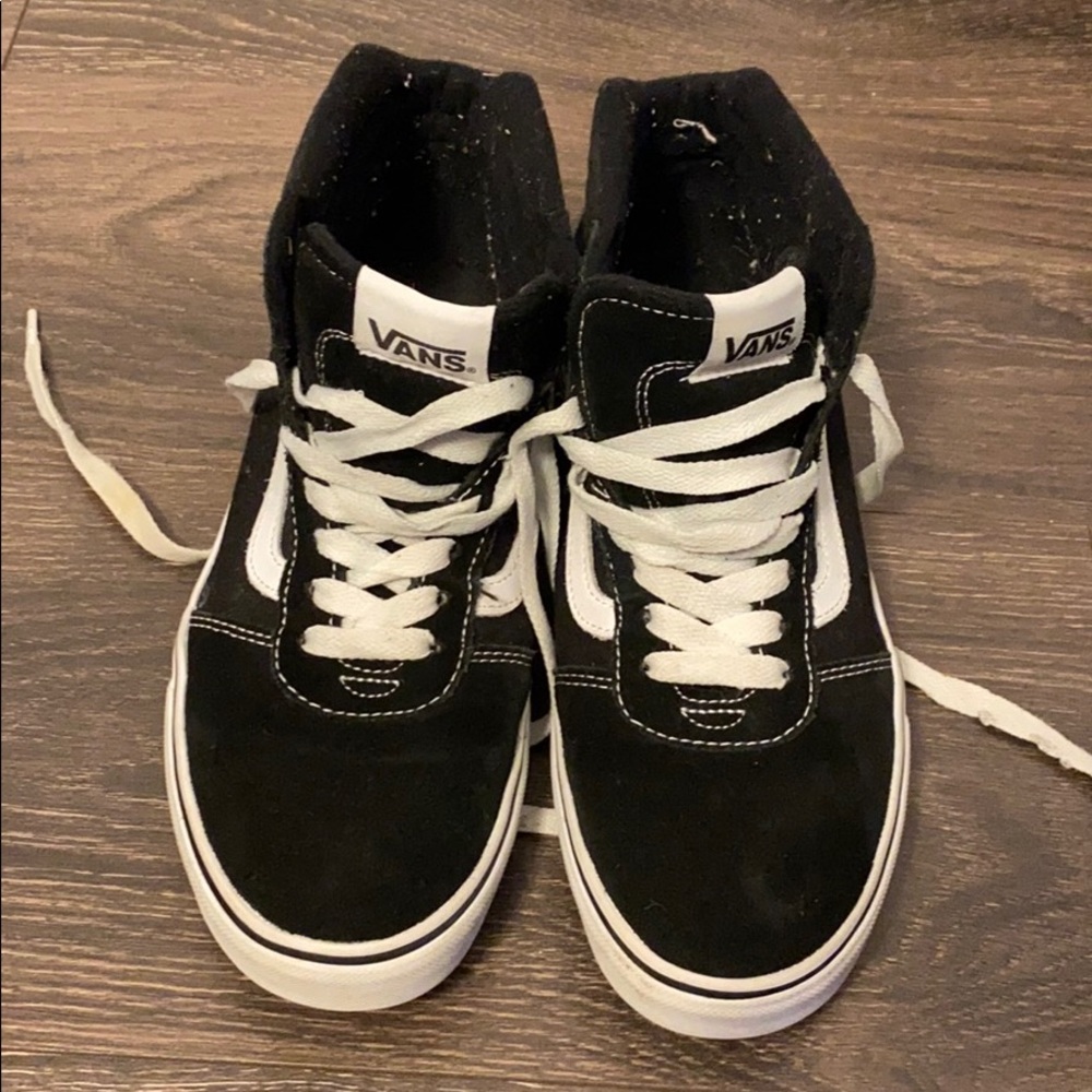 Black midtop vans